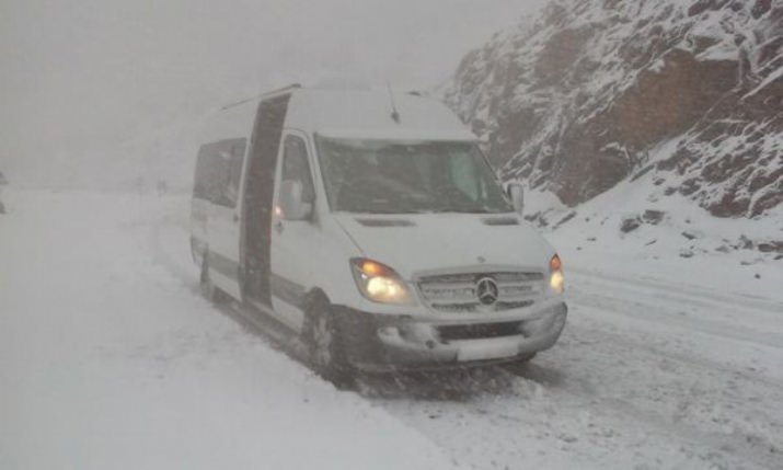 Nisan Ayında Yollar Kapandı